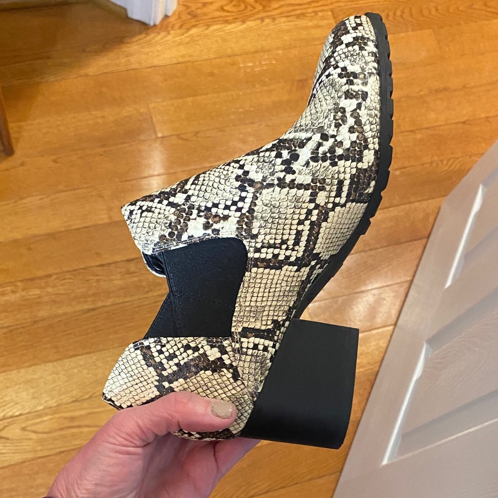Vionic Women's Snakeskin Ankle Boots - Black & Tan NWT size 10 retail $159 Horse - Picture 5 of 7